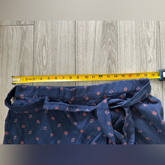 Caslon|Gauze Navy Blue Ditsy floral faux wrap midi skirt with tie waist••Boho XL - Picture 10 of 10